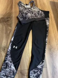 Under Armour スポーツブラ（M）とレギンス（S）セット