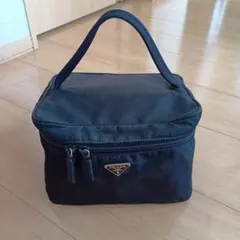 プラダ バニティバッグ アクセサリーポーチ ナイロン 三角ロゴ ブラック