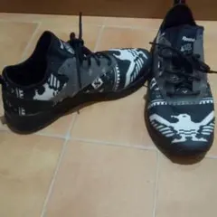 コラボ スニーカー