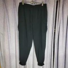 ダークグリーン カーゴパンツ