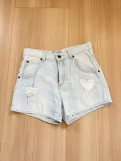デニムショートパンツ ライトブルー ハート型ダメージ