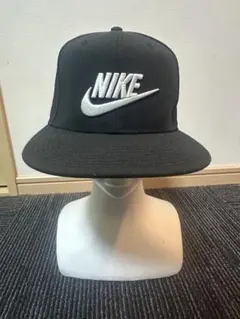 NIKE ブラック スナップバックキャップ