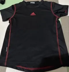 adidas 黒赤 ショートスリーブ Tシャツ& タンクトップ