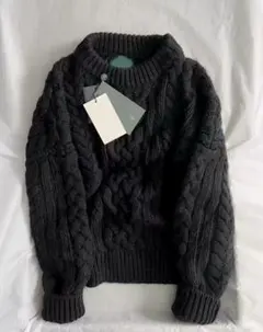 ダークグレー ケーブルニット セーター