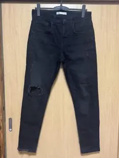 ZARAスキニーブラックデニム 膝に穴あり EUR38