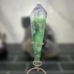 高品質 プラシオライト ポイント グリーン水晶 台座付き - メルカリ