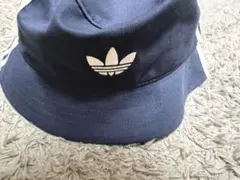 オークション中！adidas × oasis バケットハット：ナイトインディゴ