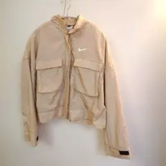 Nike ベージュ ブルゾン ジャケットのサムネイル