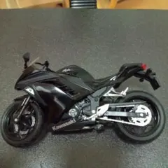 Kawasaki バイクモデル 黒色のサムネイル
