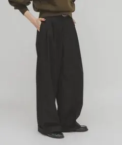 KBF センタープレスストレートパンツ