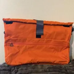 オレンジ ボディバッグ ショルダー　防水ファスナー