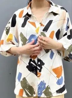 アズノウアズプラス マルチカラー アートプリント 半袖シャツ