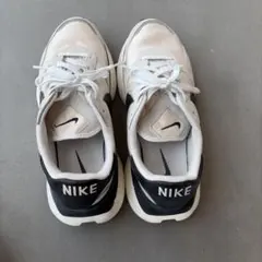 NIKE スニーカー ホワイト ブラックのサムネイル