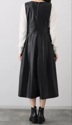 フェイクレザージャンバースカート　黒 Vネック Lサイズ