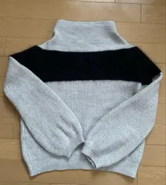 スコットクラブ　グレーとブラックのタートルネックニット　9号
