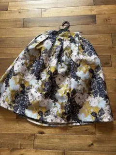 花柄　ジャガード　スカート