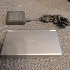 Nintendo DS Lite グロスシルバー ACアダプター付き