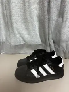 adidas SUPERSTAR ブラック ホワイトのサムネイル