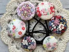 お買い得♡お揃い リバティと小花刺繍 くるみボタン ヘアゴム 3個