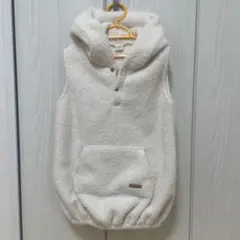 ウサギ耳付きボアベスト