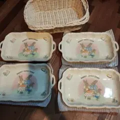 RABBIT FAMILY STORY 角皿 4枚セット バスケット付きのサムネイル