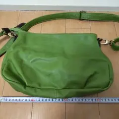 緑色レザーショルダーバッグ