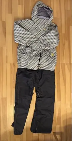 グローブ付き‼️swivel ９号　スキー　スノボウェア　女性