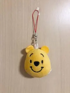 ディズニー  くまのプーさんマスコット  縦約耳から下まで5㎝  横約4㎝