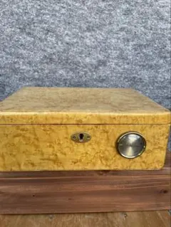 Item thumbnail for item ebd16a93-bd82-4f7a-8883-2faed3cbfcea