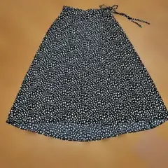 美品ユニクロ黒白レオパード柄ロングフレアスカート