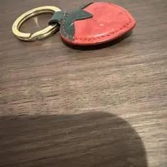 いちごモチーフ レザーキーホルダー