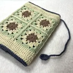 ハンドメイド ブックカバー　文庫本　モチーフ　編み物 グリーン系