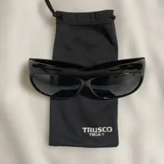 サングラス　ブラック　遮光　付属ポーチ付き