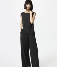 ユニクロ クレープジャージーストレートパンツ Mサイズ 新品に近い　ブラック