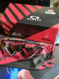 OAKLEY 限定色 定価5万円 備品完備のサムネイル