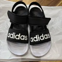 adidas サンダルのサムネイル