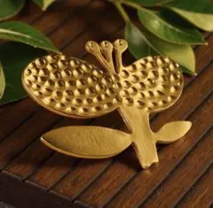 早春の野花ブローチ｜北欧デザイン・マットゴールド　ナチュラル　シンプル　花