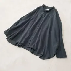 かぐれ バックタックワイドシャツ シアー バンドカラー グレーのサムネイル