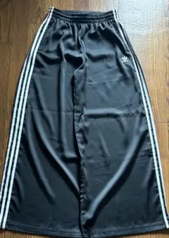 adidasワイドパンツ