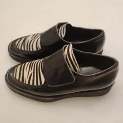 【美品】黒のエナメル　ゼブラ柄シューズ