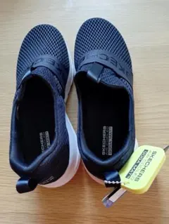 SKECHERS（スケッチャーズ）　新品レディーススニーカースリッポン　ブラック