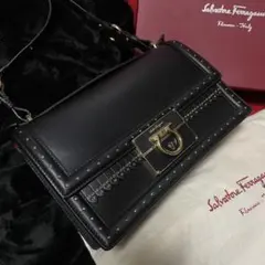 Salvatore Ferragamo ショルダーバッグ 黒 レザー