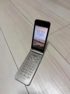 docomo DIGNO 折りたたみ式 携帯 ホワイト 箱付き 初期化済み - メルカリ