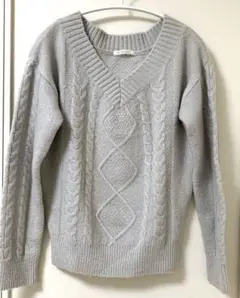 BE RADIANCE グレー Vネック ケーブルニットセーター　送料込み