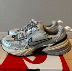 Nike WMNS スニーカーV2K Run 25cm