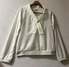 イトキン★美品　リボンタイ取り外し可、前身頃 表地シフォン生地、2WAYブラウス