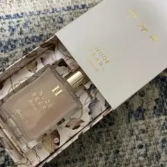 Her lip to NUDE PEARL Perfume Oil