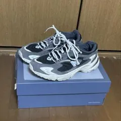 New Balance ML725グレー ×ブラック　スニーカー