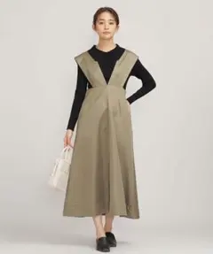 サテンVネックフレアワンピース ジャンパースカート　ナノユニバース新品