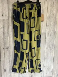 ジオメトリック柄ストレートパンツ　新品